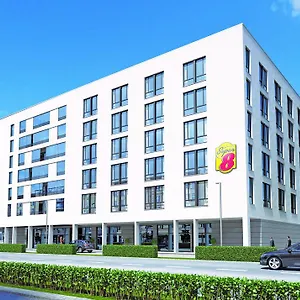Super 8 By Wyndham West Germania